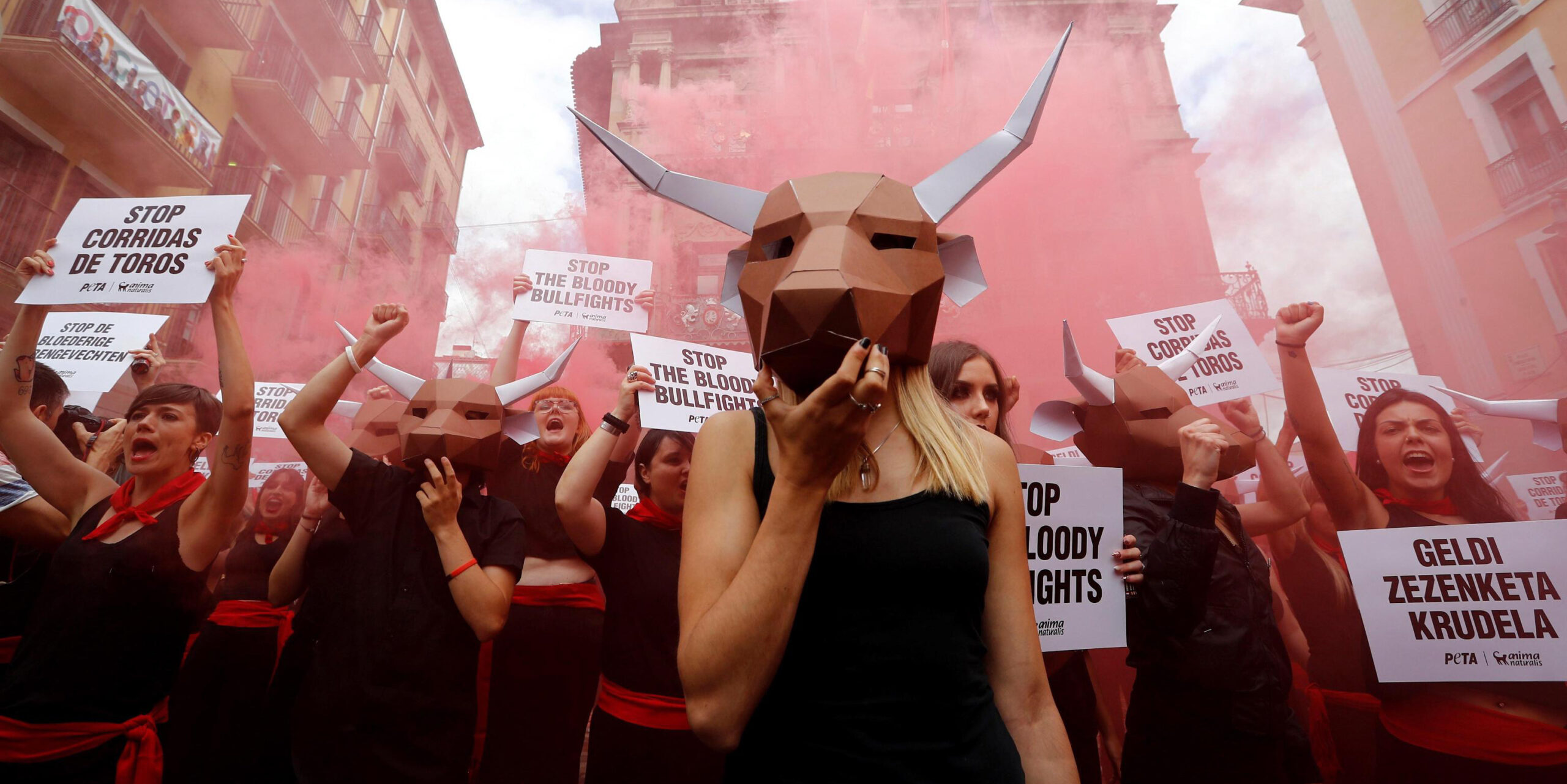 24zampe | Pamplona, manifestazione contro le corride e il festival di San  Firmino