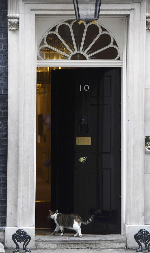 2016-11-23T102128Z_1764785953_LR1ECBN0SRGYB_RTRMADP_3_BRITAIN-EU-BUDGET